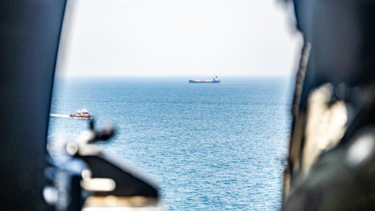 CENTCOM: İran'ın Hürmüz'deki mayın döşeme güçlerine karşı sınırlı bir saldırı düzenlendi