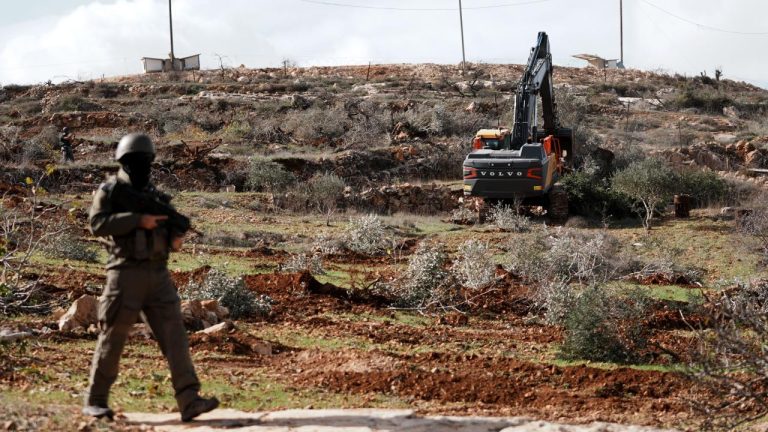 İşgalci İsrail'den, Batı Şeria'da 37 dönümden fazla araziye el koyma kararı