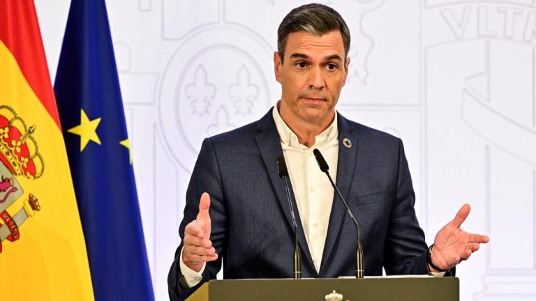 Sanchez: Düzensiz göçmenlerle ilgili dezenformasyonun arkasında İsrail ve Rusya var
