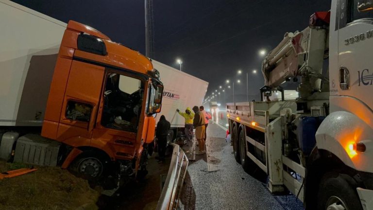 İstanbul'da sağanak nedeniyle kazalar meydana geldi