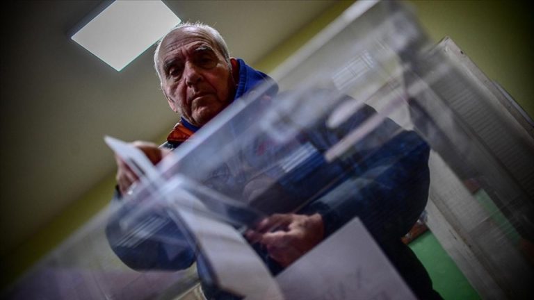 Bulgaristan'da 25 Ekim'de yapılacak cumhurbaşkanı seçimi için kampanya dönemi başladı