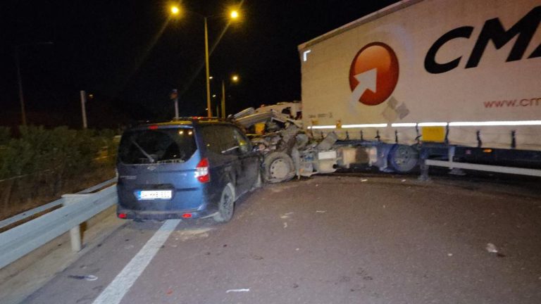 Bursa'da zincirleme kaza: Otoyol trafiğe kapandı