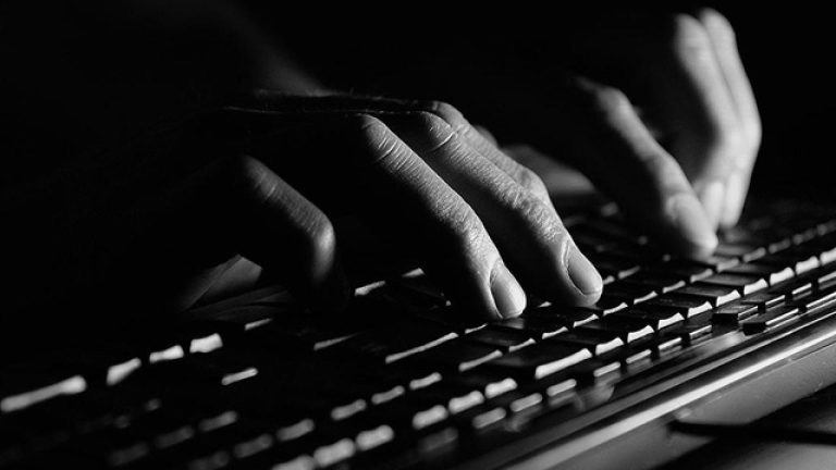 DMM, şehit polisin isminin okuldan silinmek istendiği iddiasını yalanladı