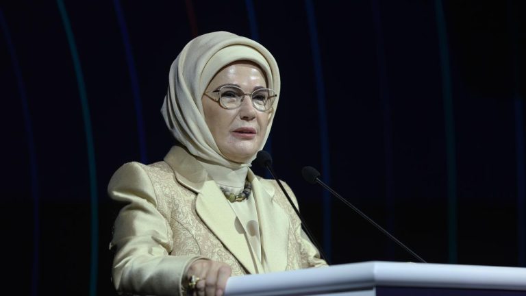 Emine Erdoğan'dan Sıddık Eraslan için başsağlığı mesajı