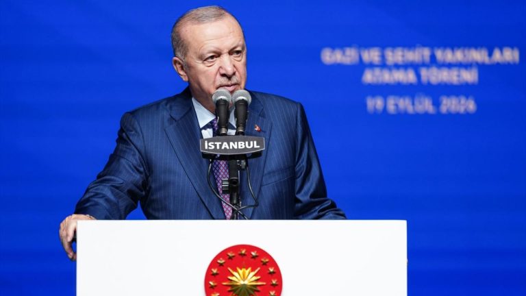 Erdoğan: Şehitlerimizin ruhunu incitecek hiçbir girişime müsaade etmeyeceğiz