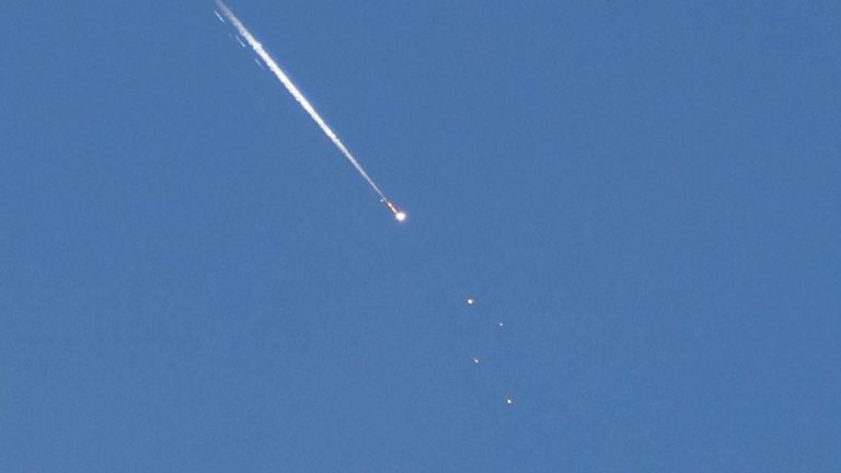 Suudi Arabistan, Husilerin Riyada attığı balistik füzenin imha edildiğini açıkladı
