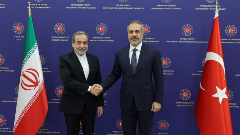 Dışişleri Bakanı Fidan, İranlı mevkidaşı Arakçi ile görüştü