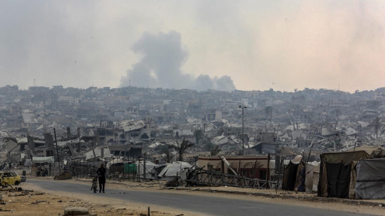 Katil İsrail'in saldırdığı Gazze'de son 24 saatte 8 kişi hayatını kaybetti