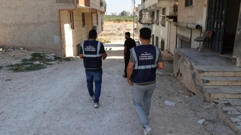 Şanlıurfa'daki depremin ardından hasar tespit çalışmaları sürüyor