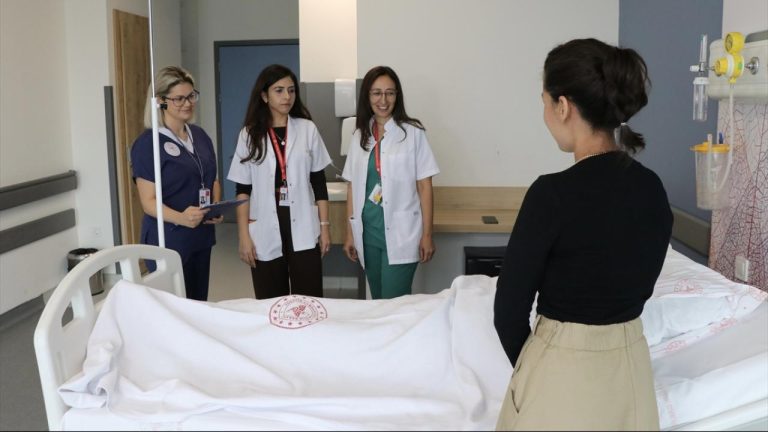 3 yaşındaki çocuğun midesinden 21 parça mıknatıslı top çıkarıldı