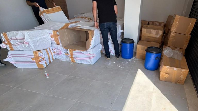 Mersin'de bir depoda 1 ton 250 kilogram uyuşturucu ele geçirildi