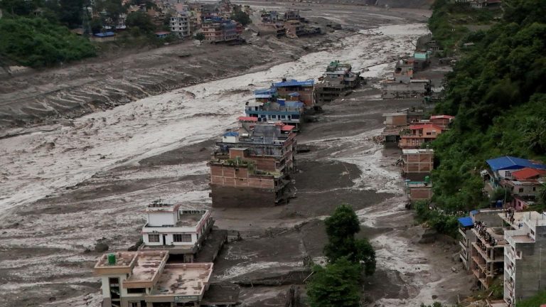 Nepal'deki selde hayatını kaybedenlerin sayısı 1050'ye yükseldi