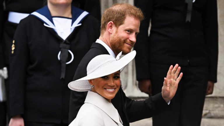 Kraliyetten Harry ve Meghan'a resmi sınır: Sade vatandaş muamelesi görecekler