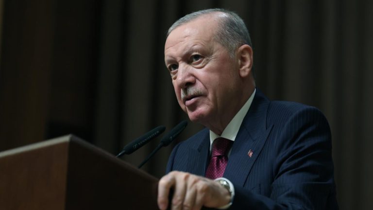 Cumhurbaşkanı Erdoğan, ekonomi kurmaylarıyla bir araya geldi