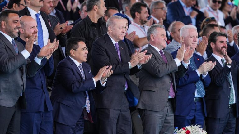 Cumhurbaşkanı Erdoğan, 'Yağlı Güreş Cumhurbaşkanlığı Kupası' final müsabakasını izledi