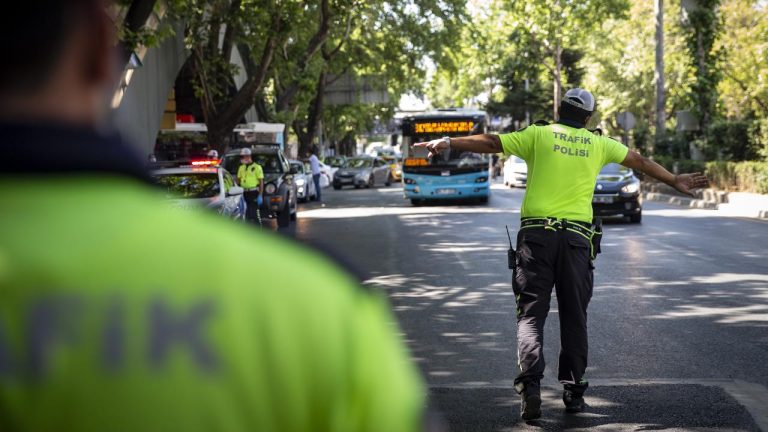 İstanbul'daki bazı yollar trafiğe kapatıldı