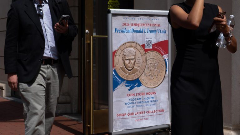 ABD'de Trump portreli 1 dolar tedavülde