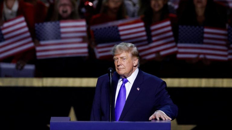 Trump'ın, seçimi Cumhuriyetçilerin kazanması halinde Amerikalılara 5 bin dolar ödeme vaadi tartışılıyor