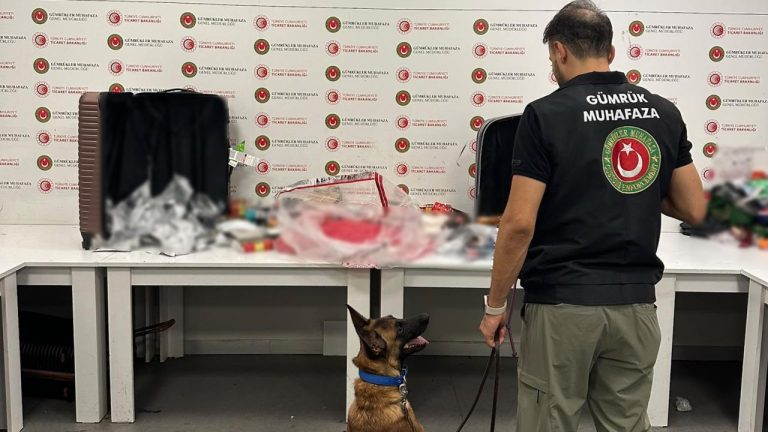 İstanbul Havalimanı'nda 20 kilogram uyuşturucu ele geçirildi
