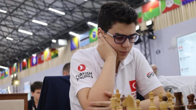 Milli satranççımız Yağız Kaan Erdoğmuş, Yılın Çıkış Yapan Sporcusu seçildi