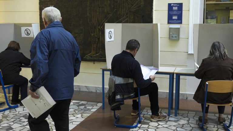 Bosna Hersek'teki genel seçimde oy verme işlemi başladı