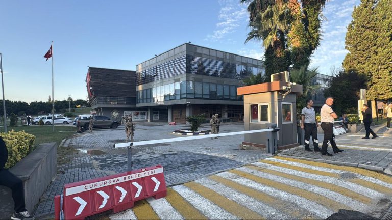 Çukurova Belediyesi'ne yolsuzluk soruşturması: 34 şüpheli tutuklandı