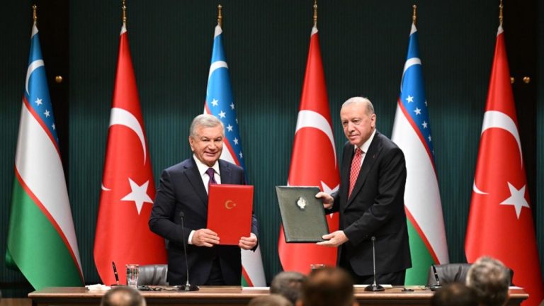 Türkiye ile Özbekistan ekonomik ilişkilerini güçlendiriyor