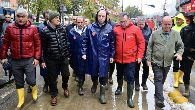 İstanbul Valisi Gül: Yaklaşık 2 bin 500 civarında hemşehrimiz kurtarıldı