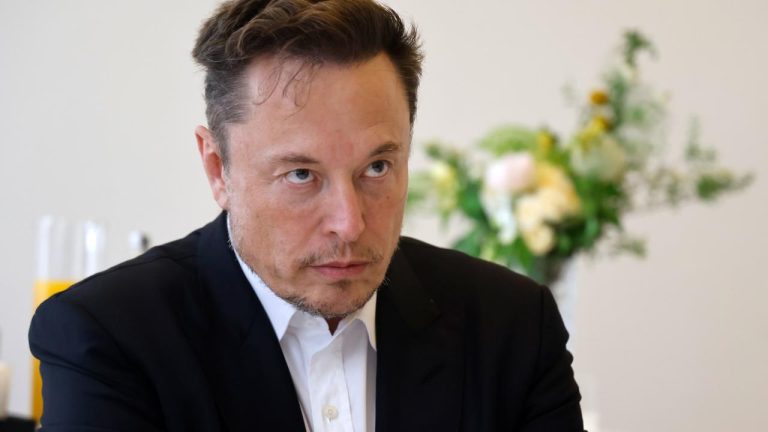 Musk, Ukrayna'yı Starlink'in hizmet şartlarını ihlal etmekle suçladı