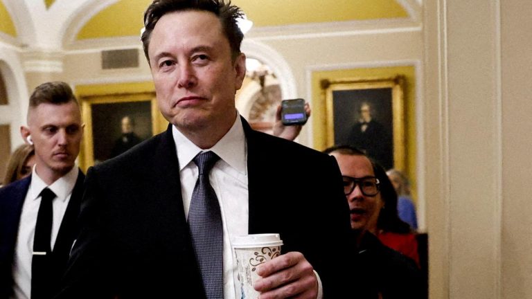 Musk, gelecekte yapay zekanın kendi kendini kontrol edeceğini söyledi
