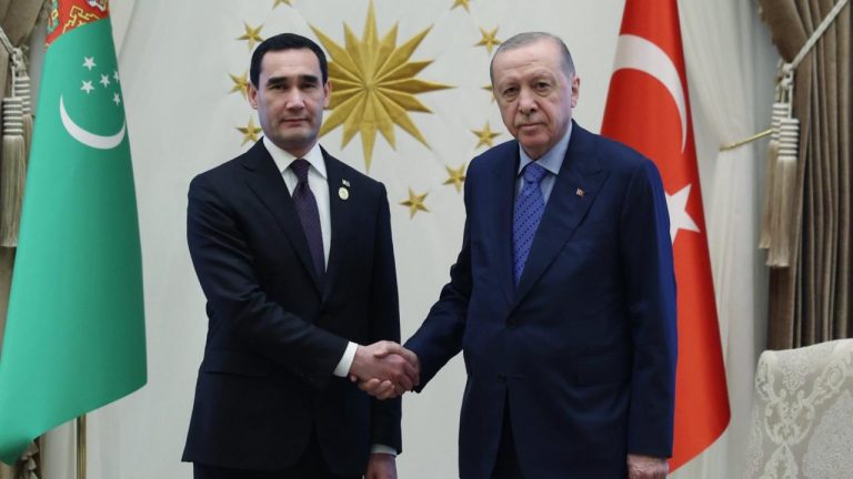 Cumhurbaşkanı Erdoğan, Türkmen mevkidaşıyla görüştü