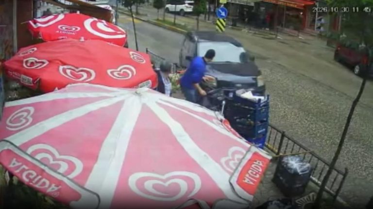Giresun'da otomobil kaldırımdaki yayalara çarptı: 3 yaralı