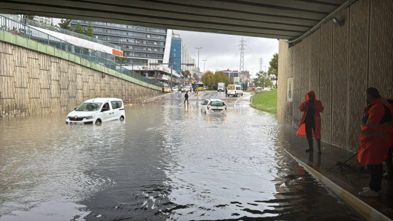 İstanbul'daki selde can kaybı 3'e yükseldi