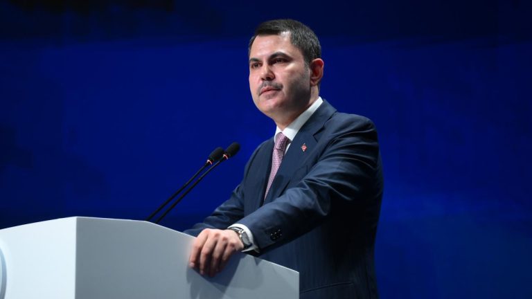 Bakan Kurum'dan Özel'e: Ayazağadaki acılar üzerinden siyaset yapıyorsun ama söylediğin her şey yalan