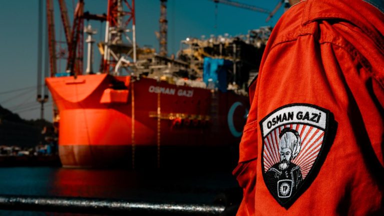 Türkiye'nin ilk yüzer üretim platformu Osman Gazi göreve başlıyor