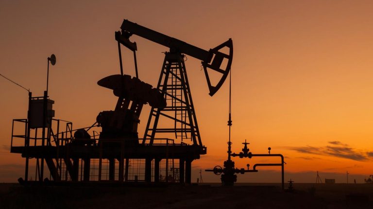 Brent petrolün varili 111,57 dolardan işlem görüyor