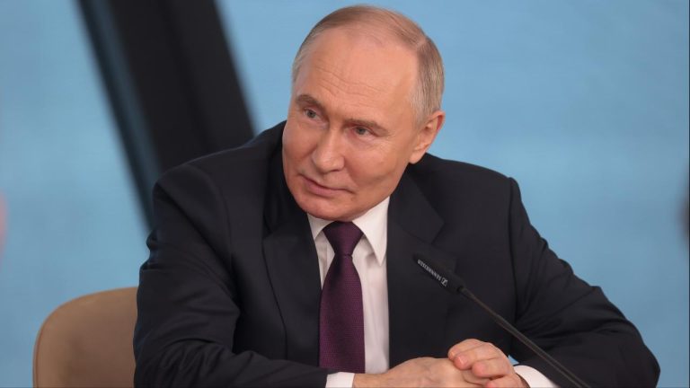 Putin, Elon Musk ile uydu konusunda temas halinde olduklarını söyledi