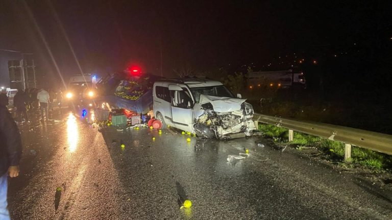 Sakarya'da zincirleme kaza: 2 ölü