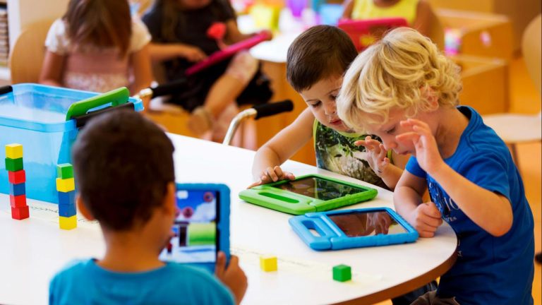 ABD'de okullarda tablet tartışması büyüyor