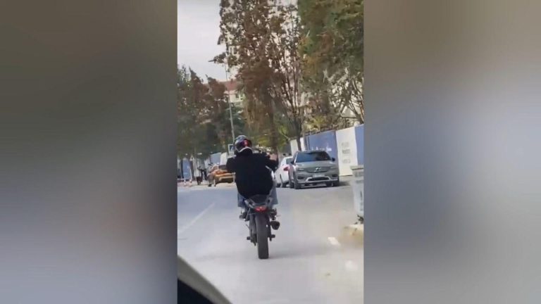 Kartal'da motosiklet sürücüsüne 242 bin lira ceza kesildi