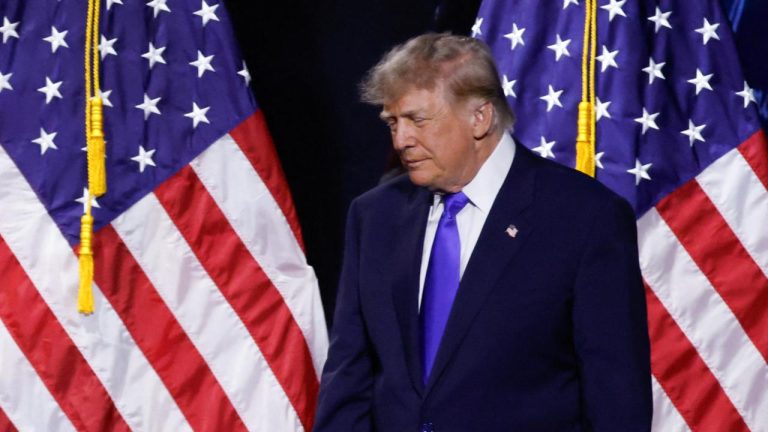 ABD Başkanı Trump, petrol kapasitesini artırmak için Savunma Üretim Yasası'nı devreye aldı
